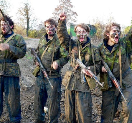 Army drill - vojákem na zkoušku