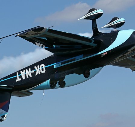 Akrobatický let Extra 330 LT Brno