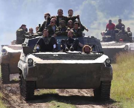Jízda v obrněném transportéru pro dva
