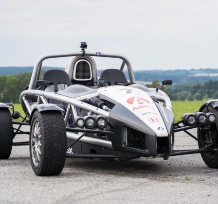 Jízda v Ariel Atom 3,5 na okruhu na Vysočině
