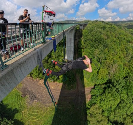 Bungee jumping Chomutov - z nejvyššího mostu v ČR