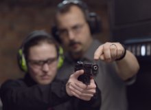 Adrenalinový zážitek na střelnici pro ženy