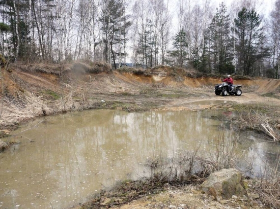 Průjezd motokrosovou dráhou