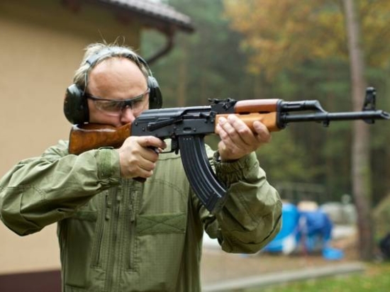 Střelba z AK-47 (Kalašnikov) nebo VZ-58