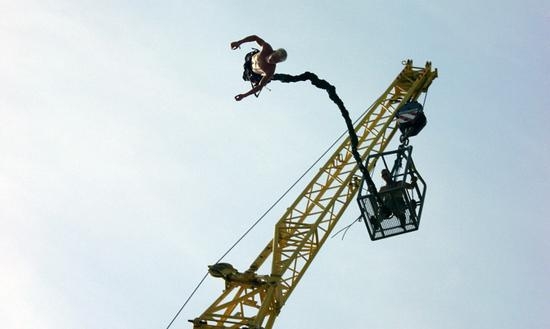 bungee jumping z jeřábu2.jpg