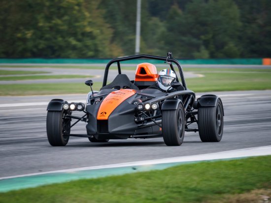 Jízda v Ariel Atom 4 na Masarykově okruhu Autodromu Brno