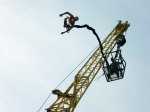 Bungee jumping z jeřábu Praha